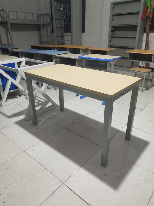 课桌椅,餐桌,玩具的生产,销售;实验室设备,教学设备,文具用品,办公